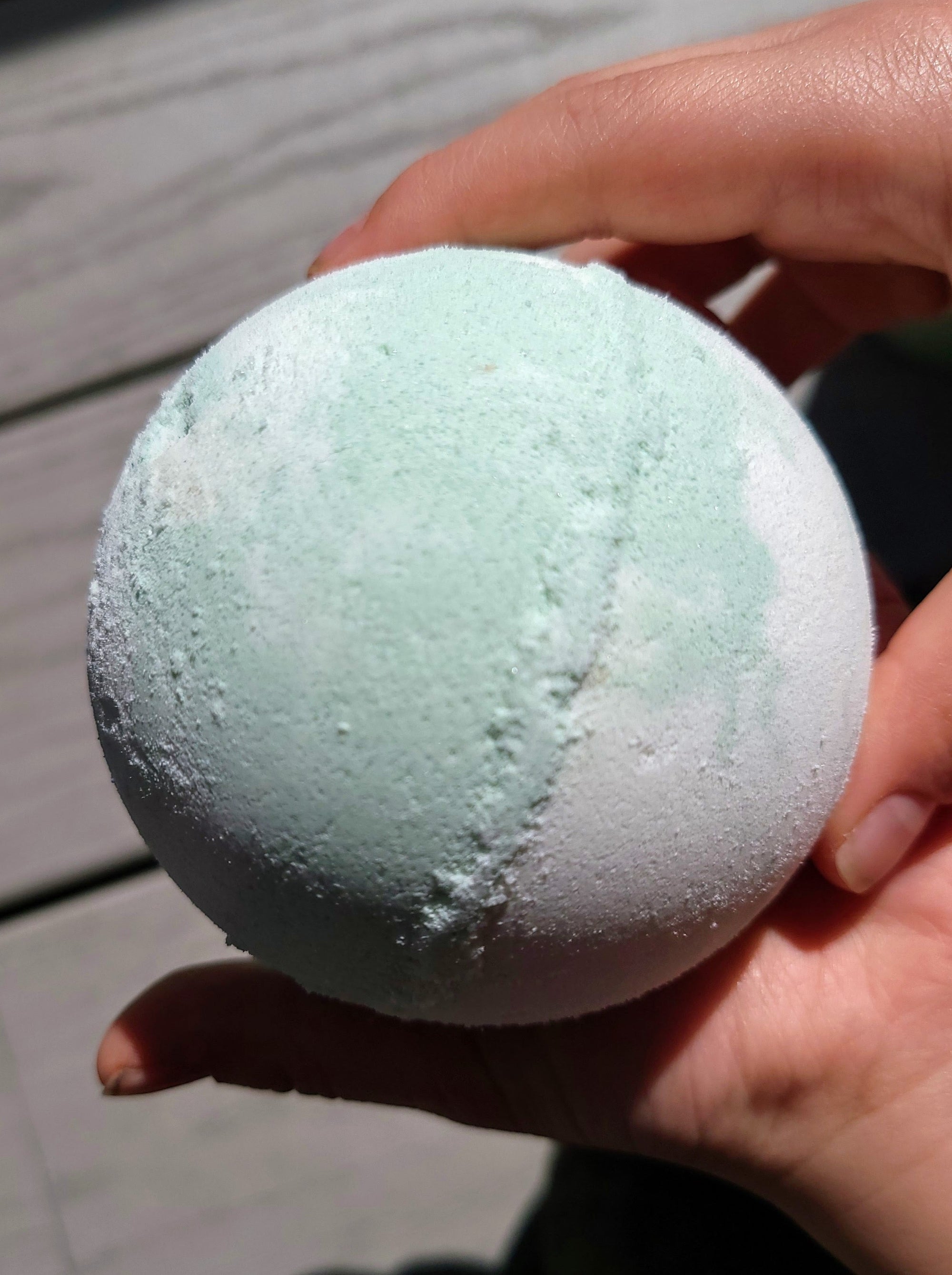 BEST SELLER Seaside Lily Bath Bomb